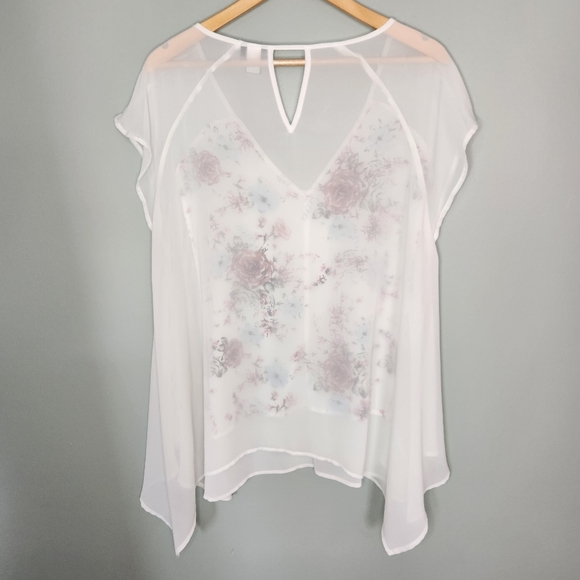 Torrid Blouse Top White Floral Sheer Lightweight Flowy Assymetrical Hem sz 1X - Picture 2 of 5
